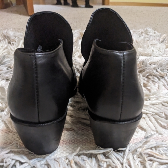 Intentionally blank black leather ankle boots sz 7  But Fits Smaller - Picture 2 of 9